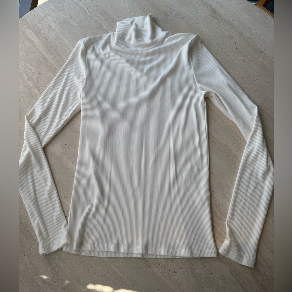 Aritzia White Only Turtleneck NWOT medium - Picture 2 of 8